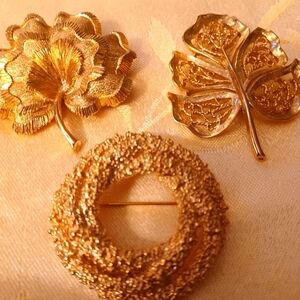 Vintage Goldtone BROOCHES Assortment
